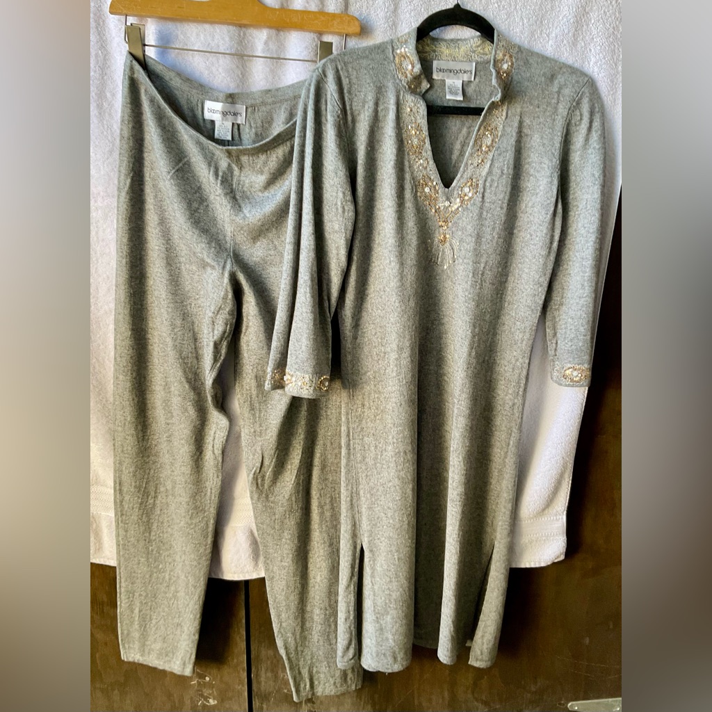 Bloomingdale's Gray Tunic And Pants With Relaxed Fit